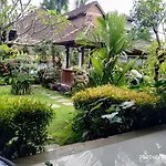 Putu\'S Paradise Guesthouse