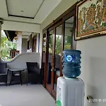 Putu\'S Paradise Guesthouse